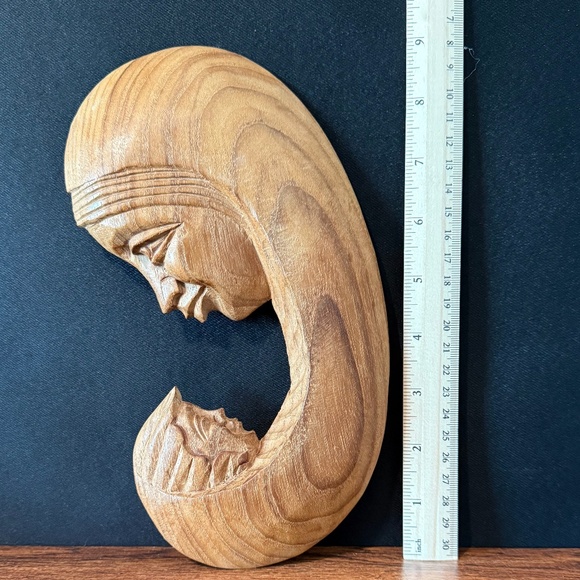 Wooden Carved Mother and Child Wall Decoration - Picture 5 of 10